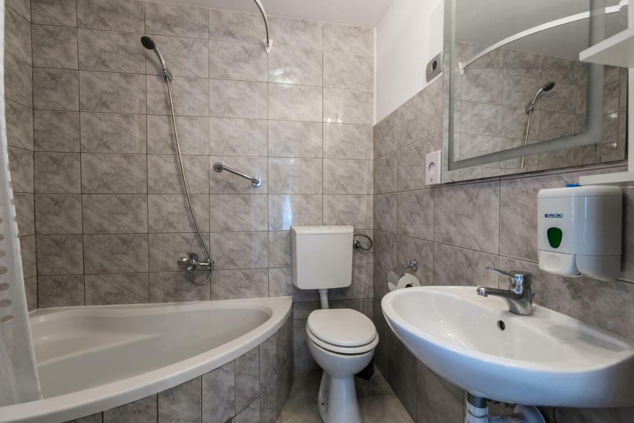 Nona Lena Studio Apartment Split Exterior foto